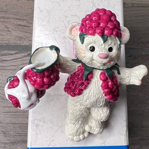 Hallmark 2001 NEW “Raspberry” Fairy Berry Bears 3rd series Springtime Ornament - Picture 3 of 8